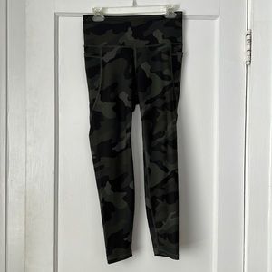 Old Navy Leggings with dual side pockets - worn once.